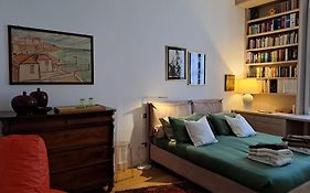 Casa Mari - Free Secure Parking, Breakfast, Private Bathroom, Wifi, Garden, Aircon, 3 Min Walk To Metro And Train Station